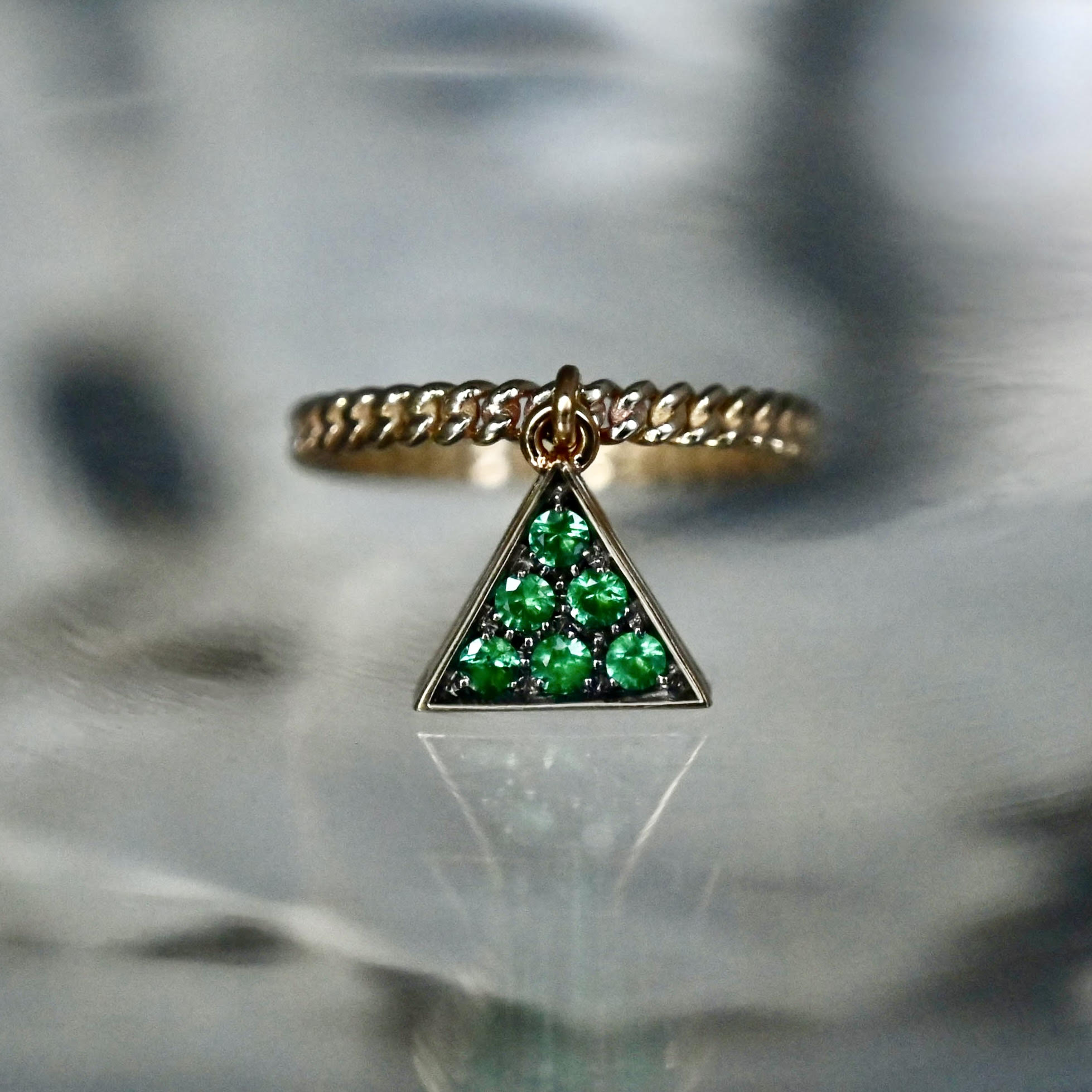 Prisma Ring in GreenYellow gold 9k gr2.20Emerald Ct 0.20EnamelEuro 1.180,00