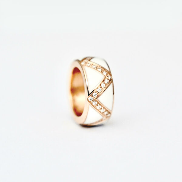 white-dunes-crystal-queen-ring (2) white-dunes-crystal-queen-ring (2)