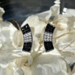 EARRINGS DAMA DÉCO ARCWhite gold 18kt gr 9,46White diamonds Ct 0,96Black diamonds Ct 2,32Euro 7500,00