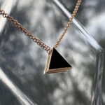 Prisma in Dark
Pink gold 9k gr3
Enamel 
Euro 350,00