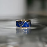 REGINA DEI MARIYellow gold gr. 7,70Sapphire Ct 0,86EnamelEuro 2100,00